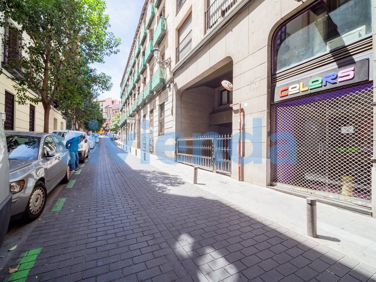 Commercial for Sale in Sol, Madrid 18