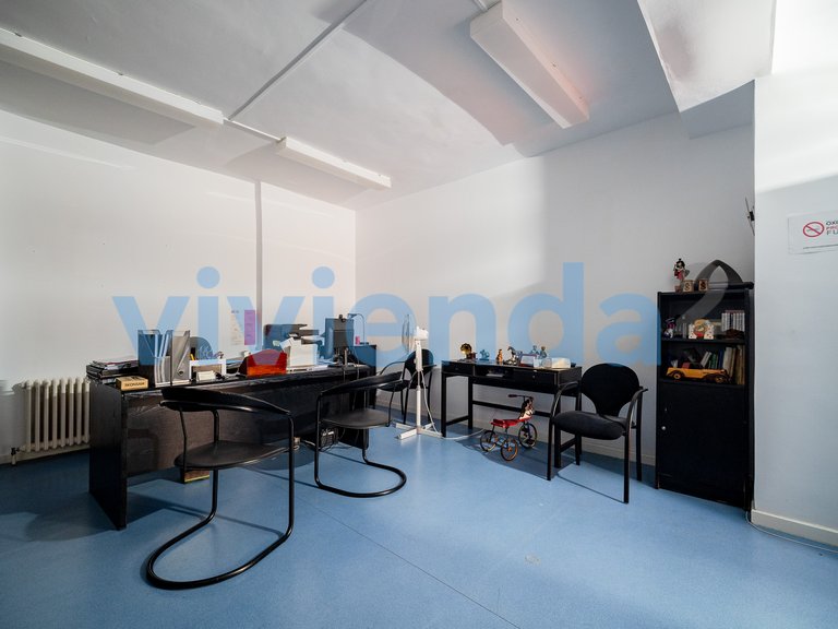 Commercial for Sale in Gaztambide, Madrid 18