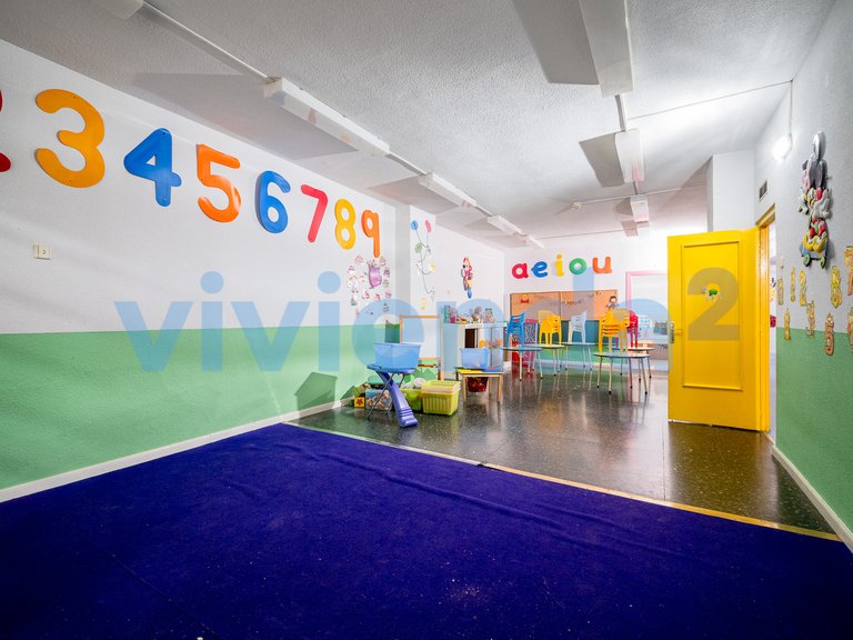 Commercial for Sale in Gaztambide, Madrid 16
