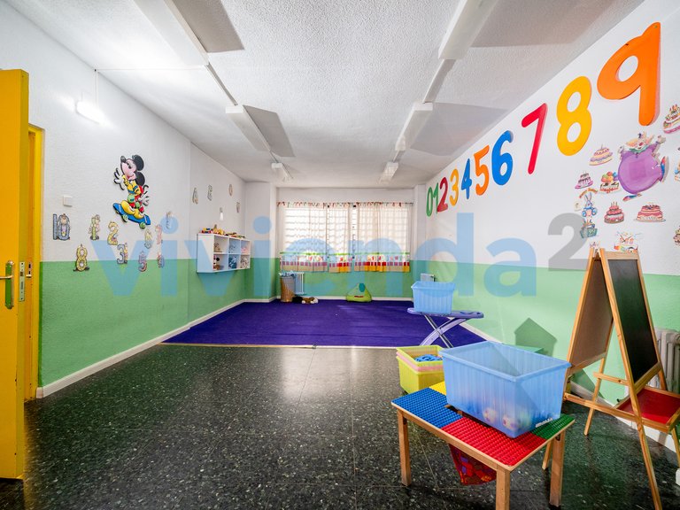 Commercial for Sale in Gaztambide, Madrid 19