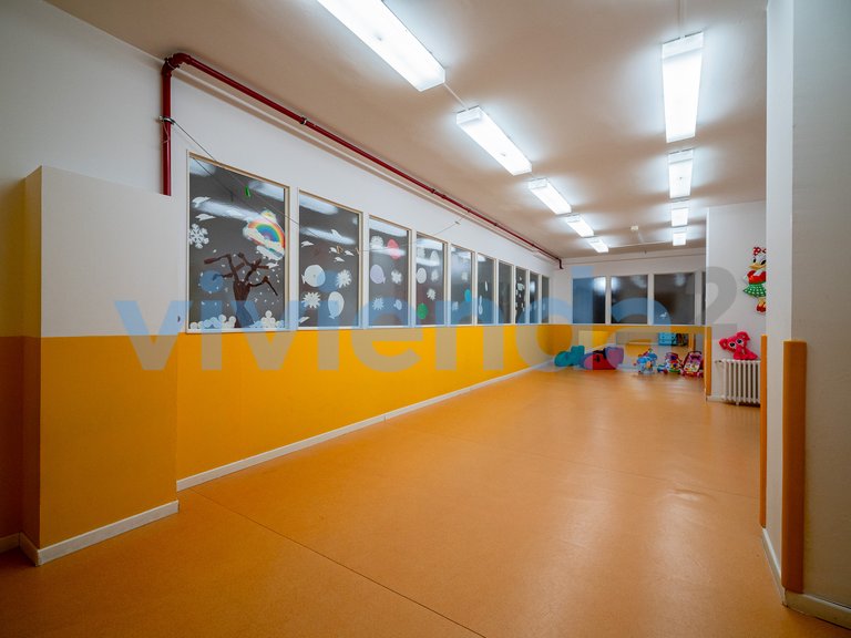 Commercial for Sale in Gaztambide, Madrid 27