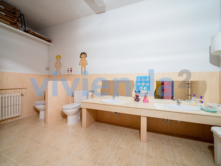 Commercial for Sale in Gaztambide, Madrid 11
