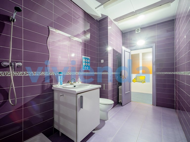 Commercial for Sale in Gaztambide, Madrid 13