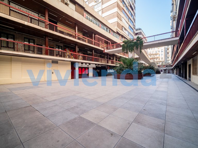 Commercial for Sale in Gaztambide, Madrid 5