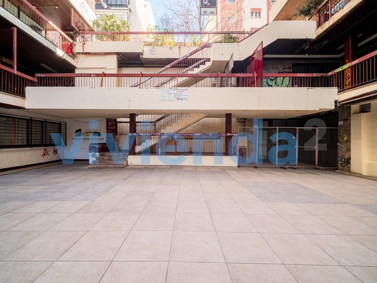 Commercial for Sale in Gaztambide, Madrid 6