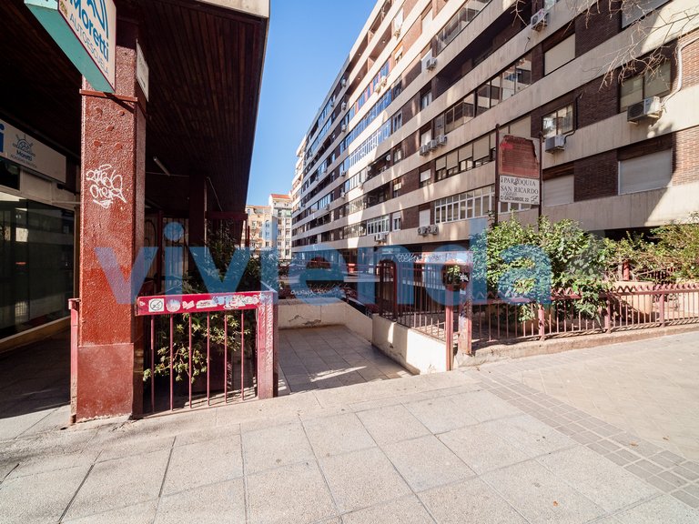 Commercial for Sale in Gaztambide, Madrid 8