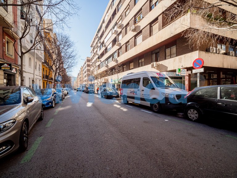 Commercial for Sale in Gaztambide, Madrid 34