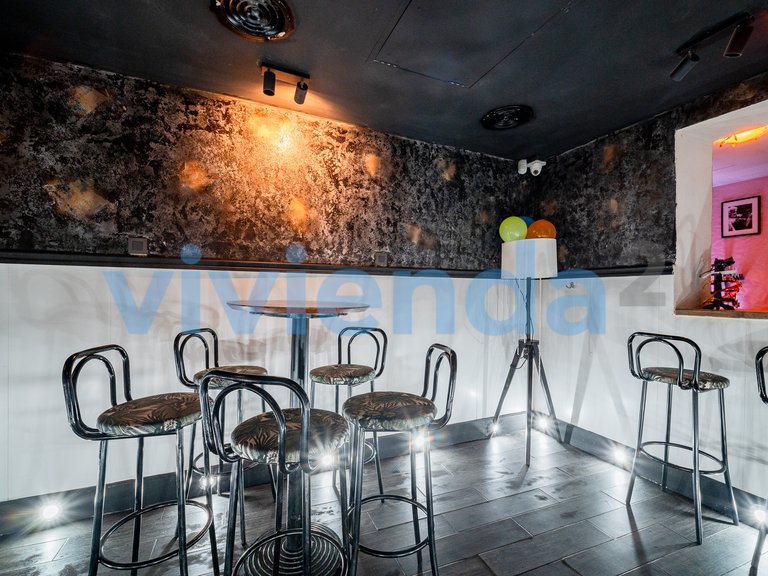 Commercial for Sale in Palacio, Madrid 13