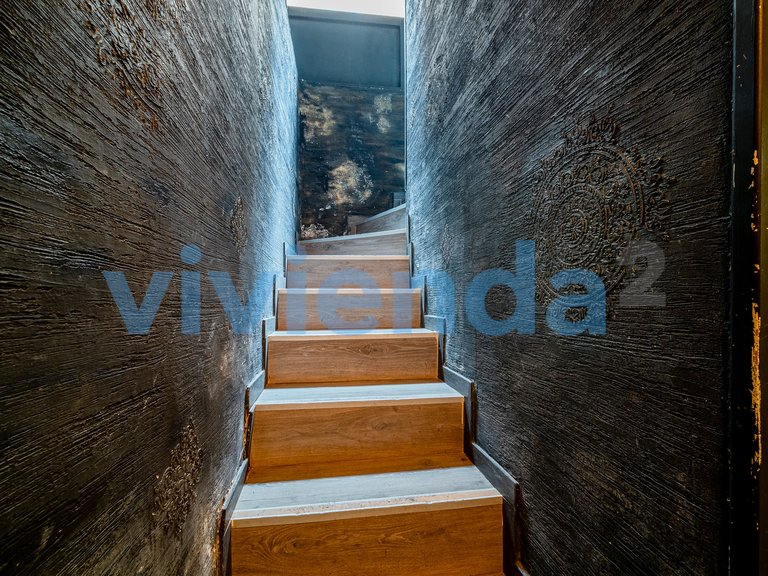 Commercial for Sale in Palacio, Madrid 18