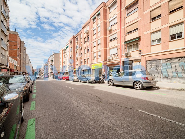 Commercial for Sale in Ventas, Madrid 19