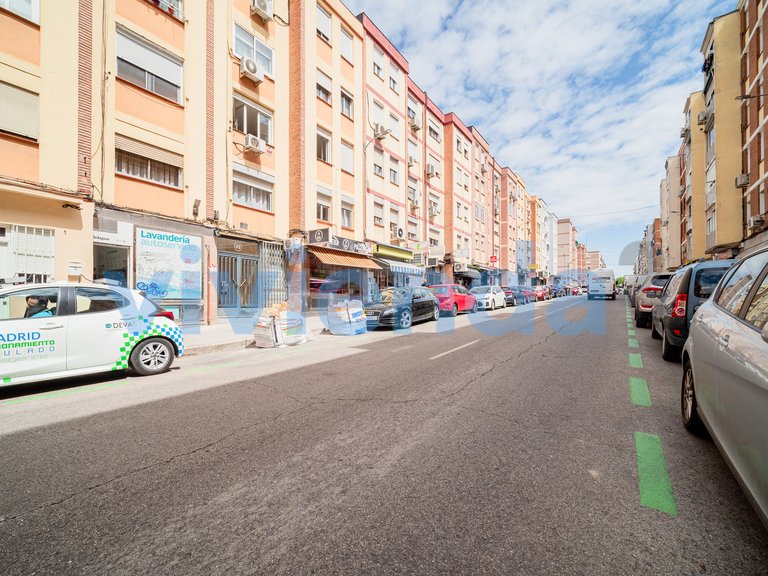 Commercial for Sale in Ventas, Madrid 21