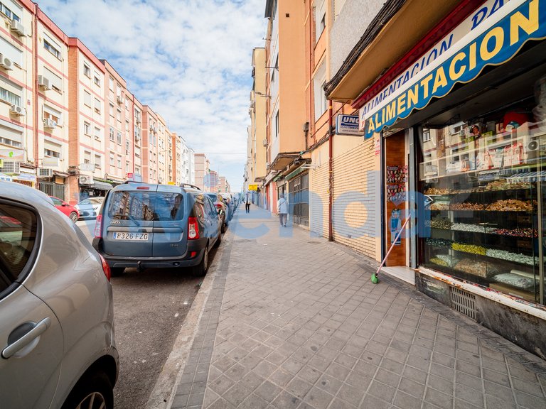 Commercial for Sale in Ventas, Madrid 5