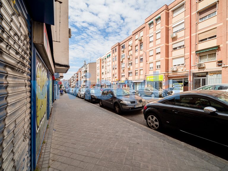Commercial for Sale in Ventas, Madrid 20