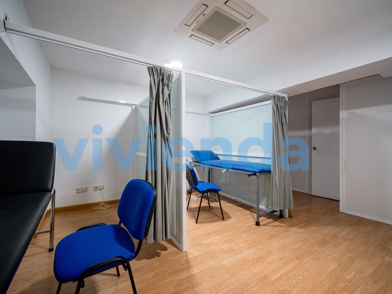 Commercial for Sale in Castillejos, Madrid 31