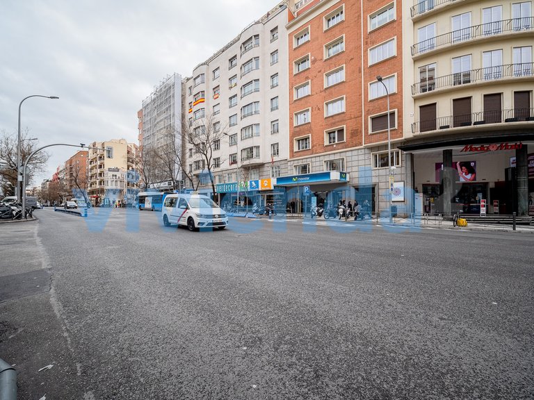 Commercial for Sale in Goya, Madrid 24