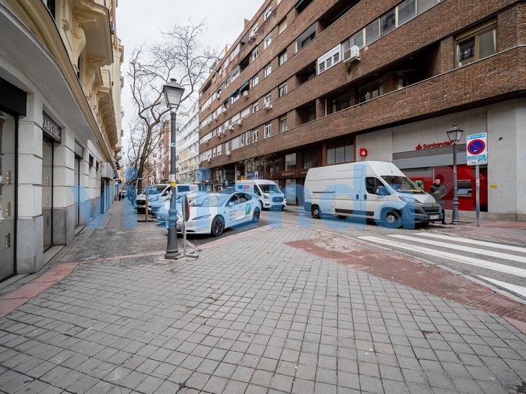 Commercial for Sale in Goya, Madrid 4