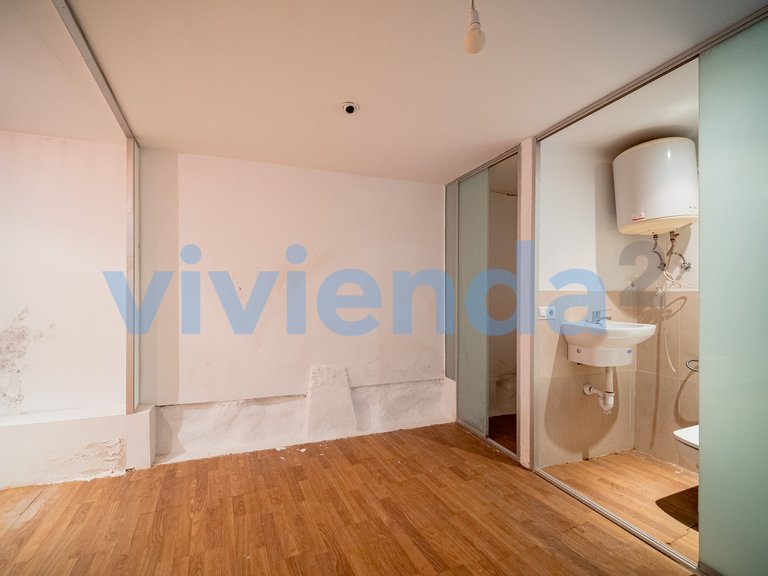 Commercial for Sale in Cortes, Madrid 18