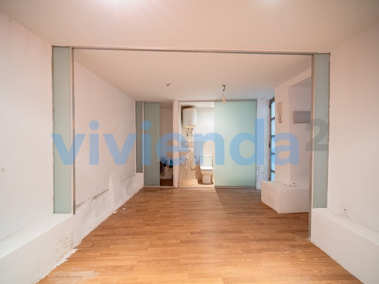 Commercial for Sale in Cortes, Madrid 25
