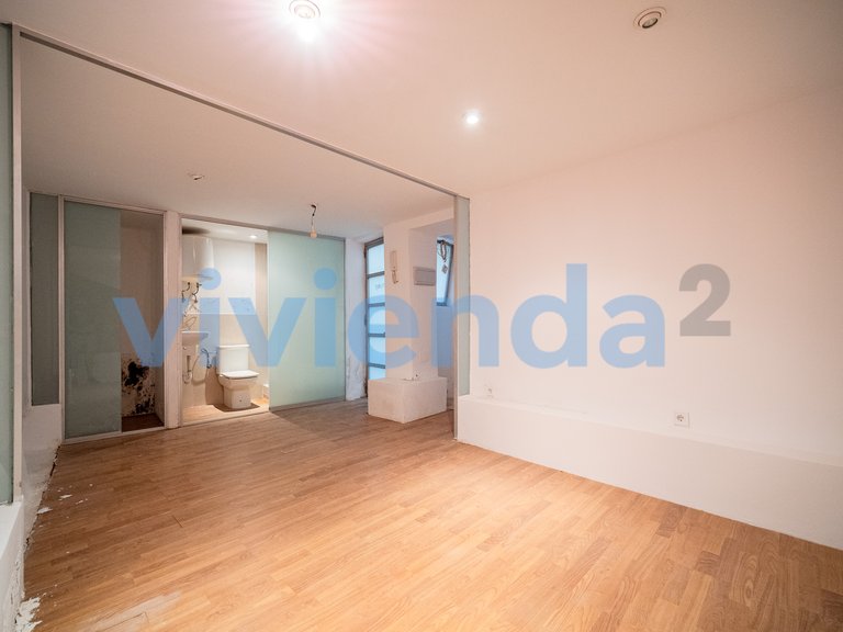 Commercial for Sale in Cortes, Madrid 17