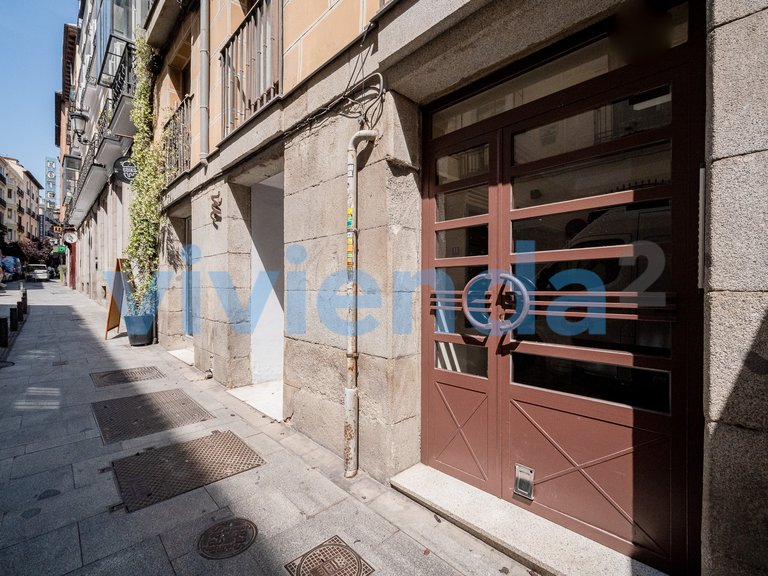Commercial for Sale in Cortes, Madrid 23