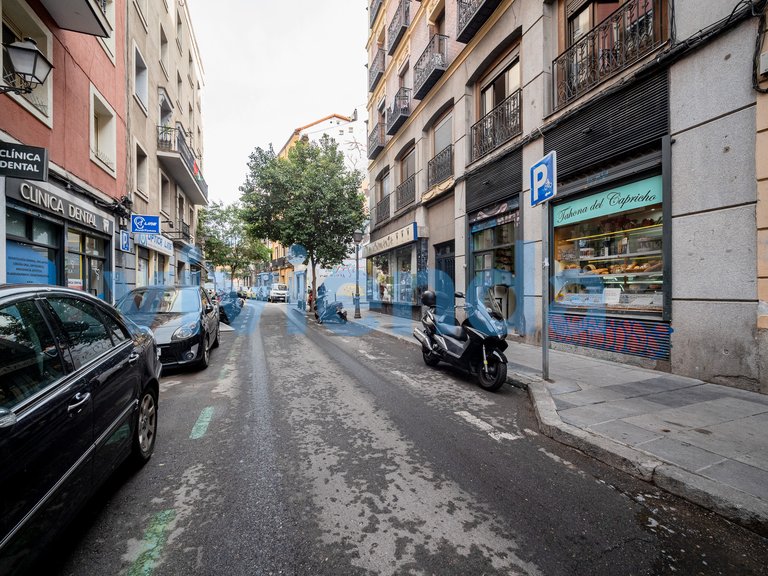 Apartment for Sale in Palacio, Madrid 17