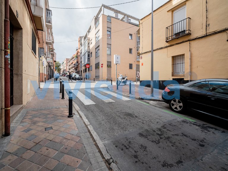 Apartment for Sale in Almendrales, Madrid 17