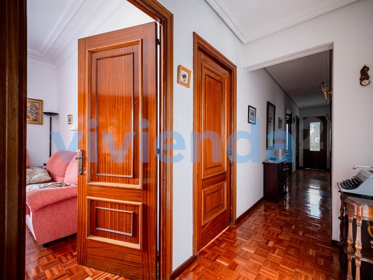 Apartment for Sale in Almendrales, Madrid 18