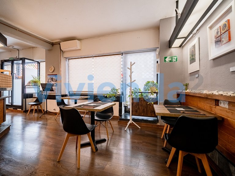 Commercial for Sale in Guindalera, Madrid 5