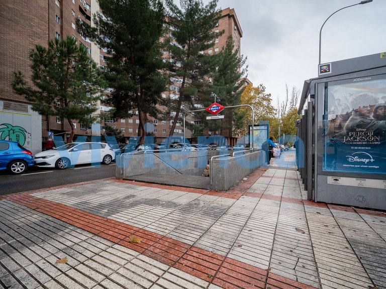Apartment for Sale in Media Legua, Madrid 17