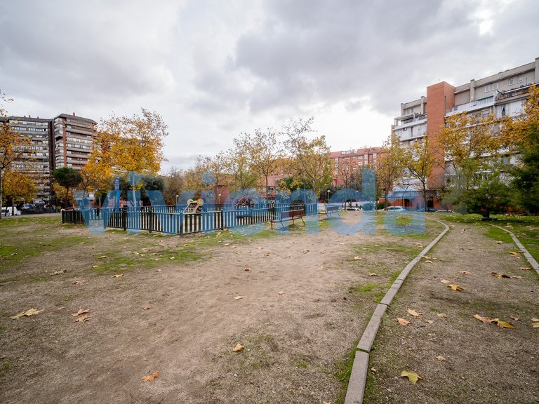 Apartment for Sale in Media Legua, Madrid 36