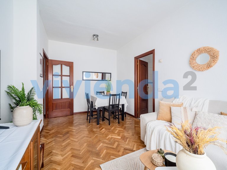 Apartment for Sale in Pueblo Nuevo, Madrid 1