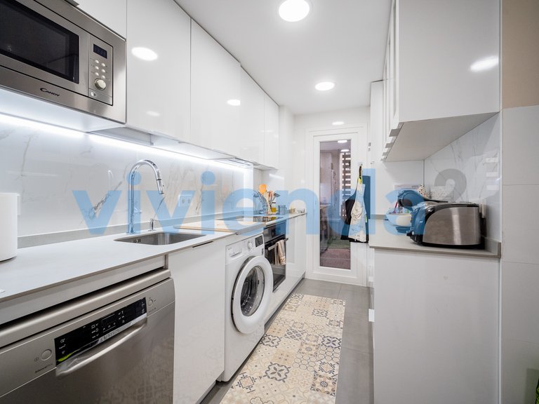 Apartment for Sale in Barrio del Pilar, Madrid 18