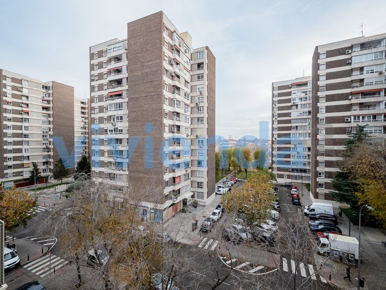 Apartment for Sale in Barrio del Pilar, Madrid 27