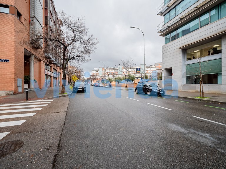 Garage for Sale in Concepción, Madrid 11