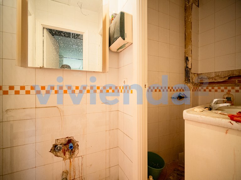 Commercial for Sale in Ciudad Jardín, Madrid 30