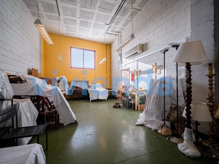 Commercial for Sale in Simancas, Madrid 28