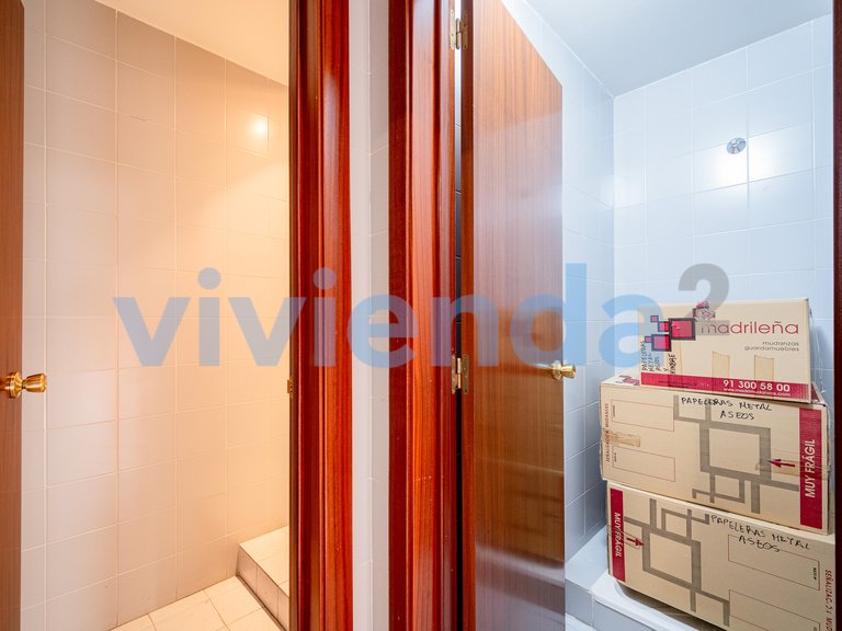Commercial for Sale in Simancas, Madrid 25