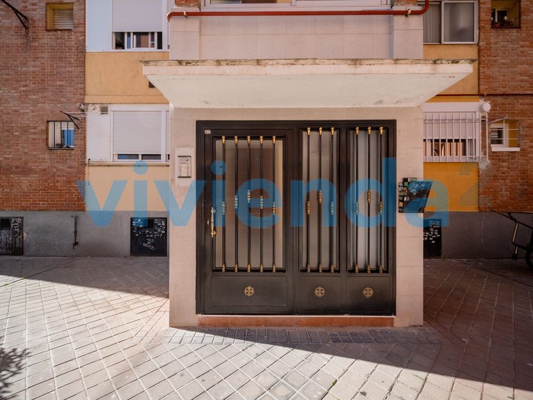 Apartment for Sale in Apóstol Santiago, Madrid 15