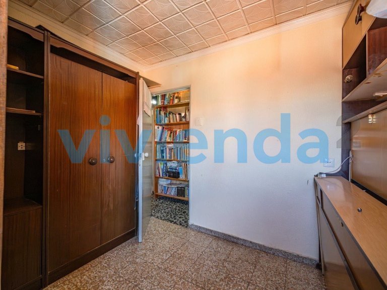 Apartment for Sale in Apóstol Santiago, Madrid 20