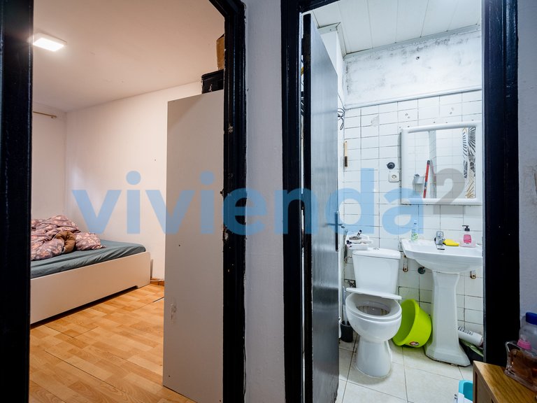 Apartment for Sale in Almendrales, Madrid 17