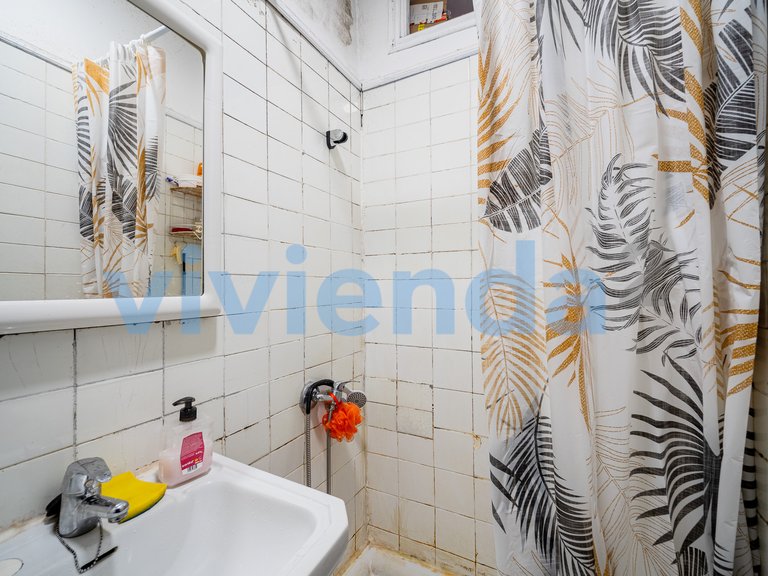 Apartment for Sale in Almendrales, Madrid 18