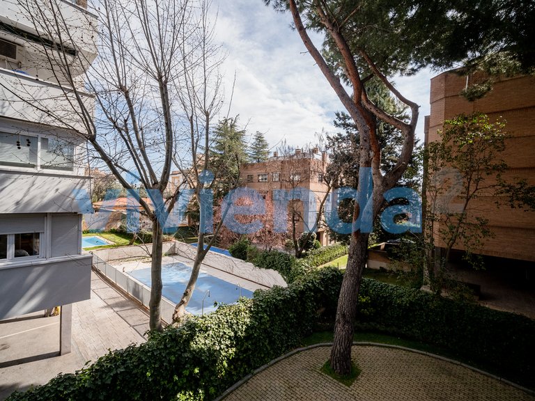 Apartment for Sale in San Pascual, Madrid 18