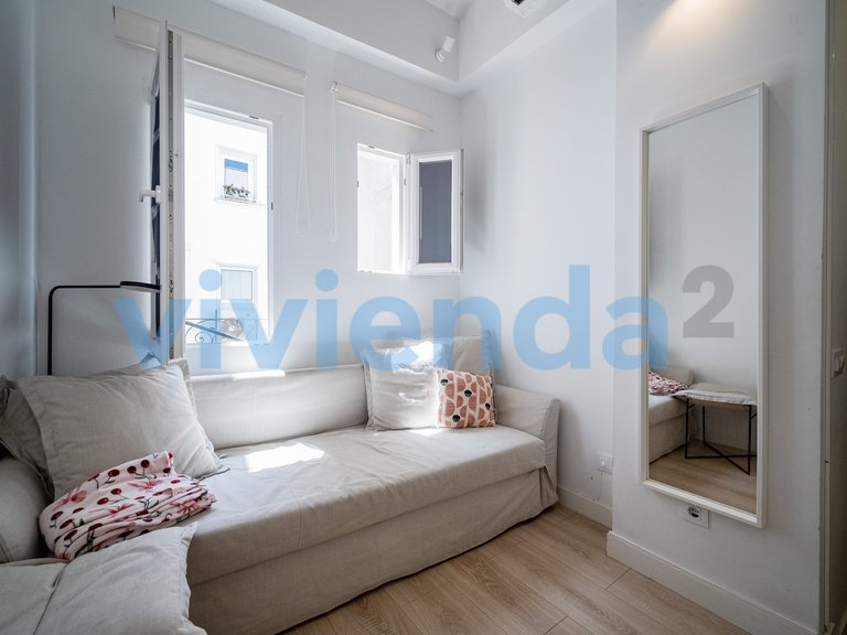 Apartment for Sale in Fuente del Berro, Madrid 12