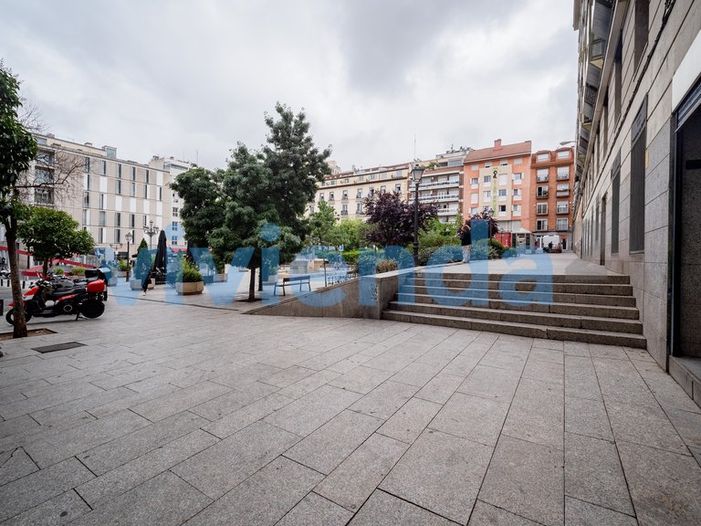 Commercial for Sale in Justicia, Madrid 30
