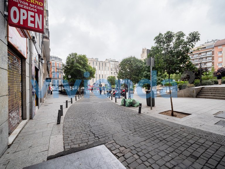 Commercial for Sale in Justicia, Madrid 31