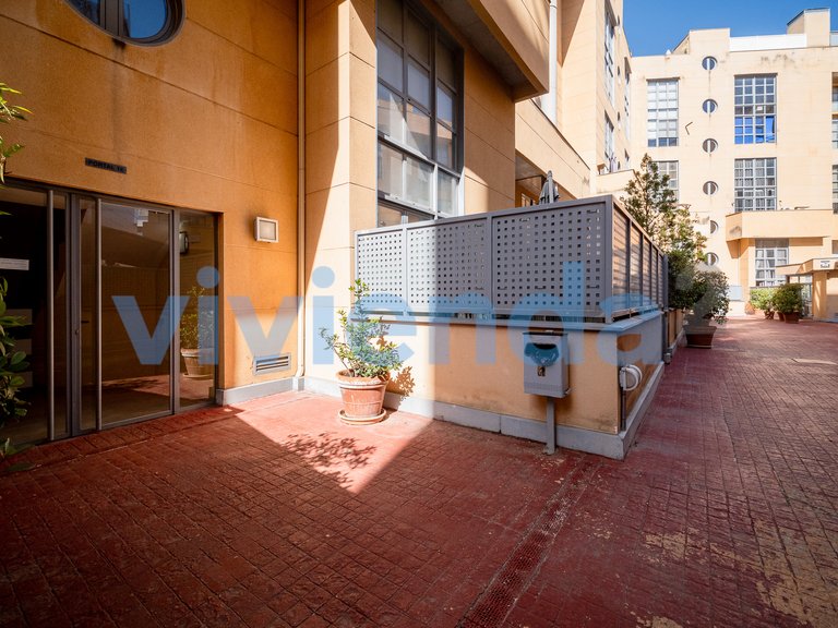 Commercial for Sale in Rejas, Madrid 19