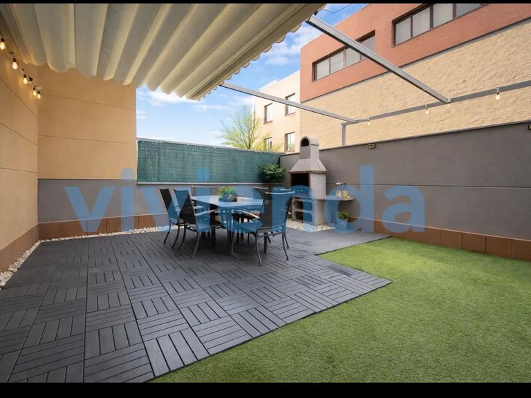 Commercial for Sale in Rejas, Madrid 25