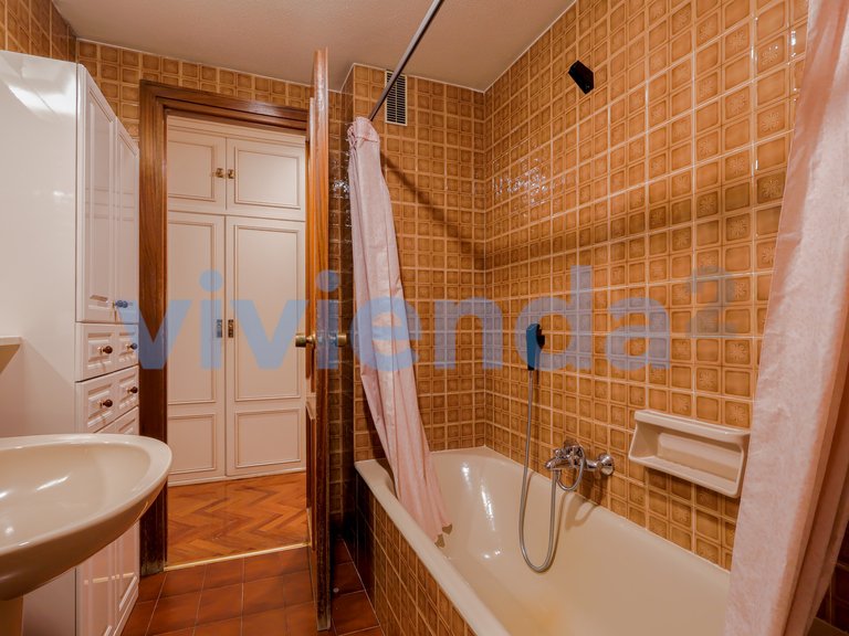 Apartment for Sale in Ríos Rosas, Madrid 11