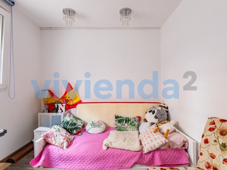 Commercial for Sale in Opañel, Madrid 17