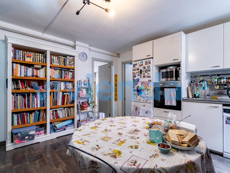Commercial for Sale in Opañel, Madrid 4